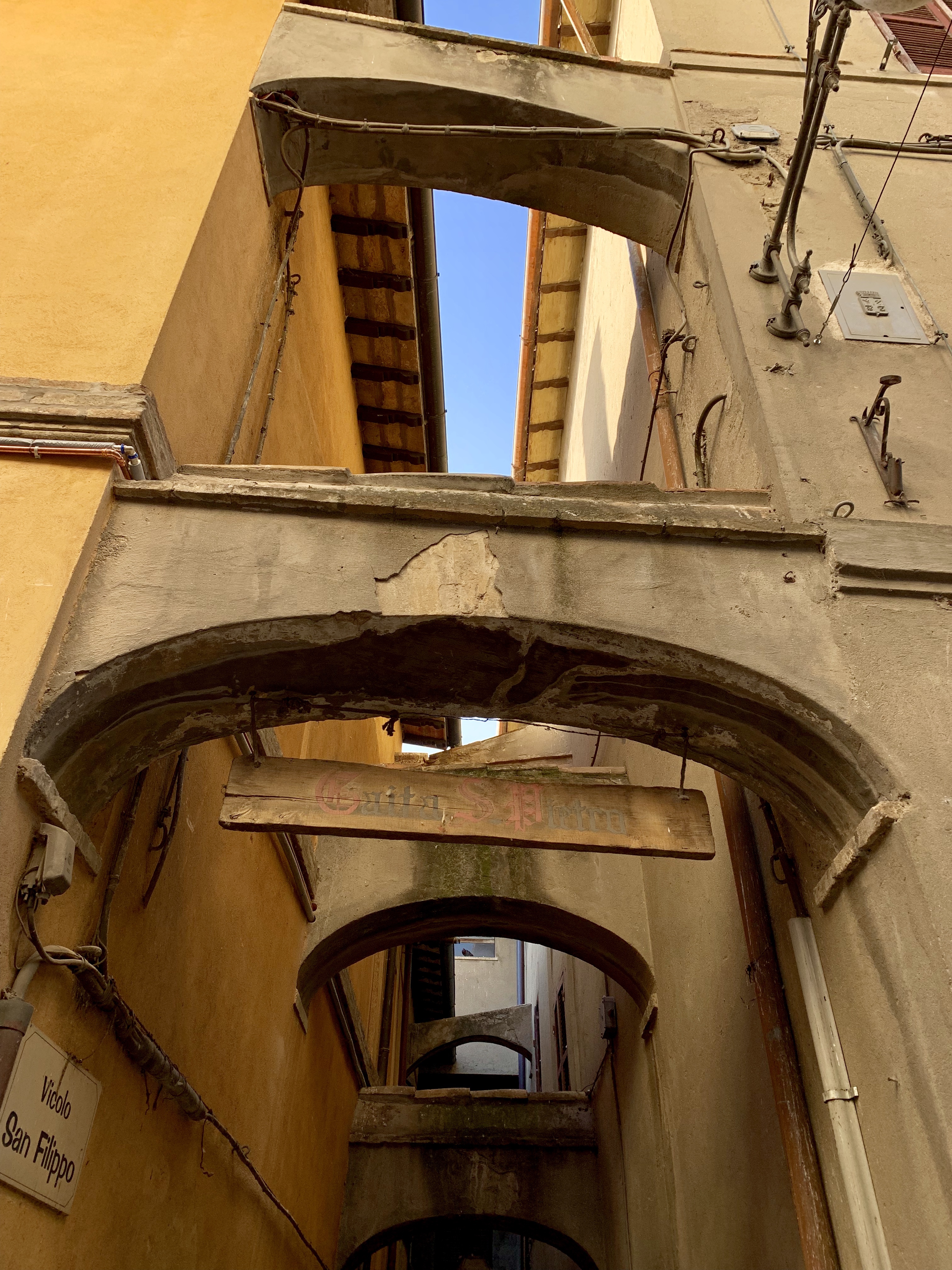 Many little arches between two buildings